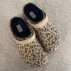 Cheetah Lined Crocs, Size mens 9, womens 11